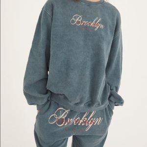 BROOKLYN OVERSIZED CREW NECK SWEATSHIRT